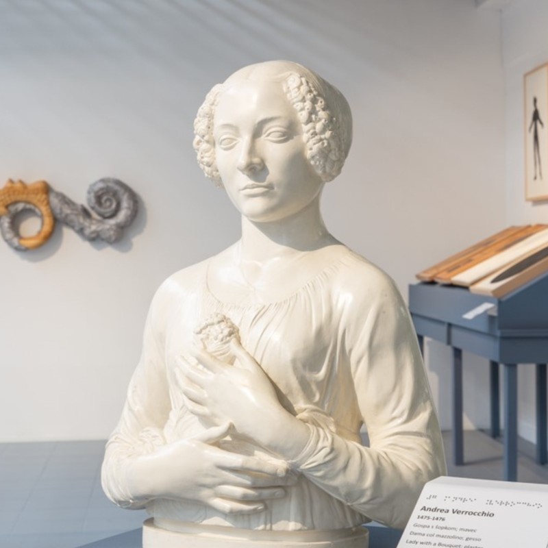 Visita guidata in italiano alla mostra L'arte oltre il visibile nella galleria tattile 