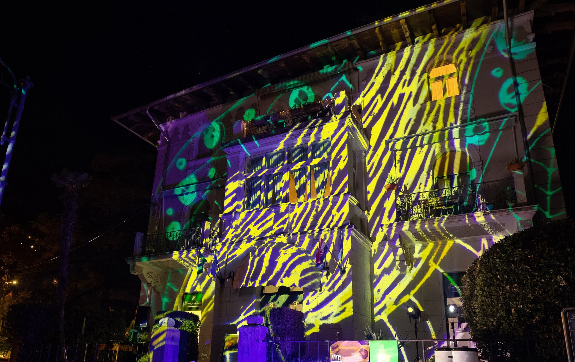 Lumoskop_lab: Static in Motion