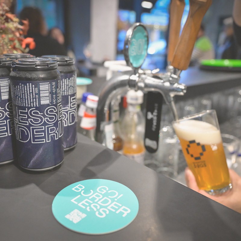 Cin cin con Borderless Beer!
