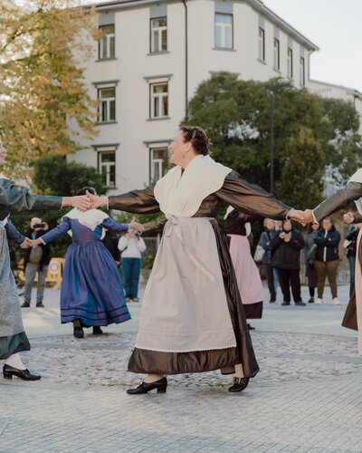 Continuous Threads. Weaves and intertwining of care at the border Final exhibition
