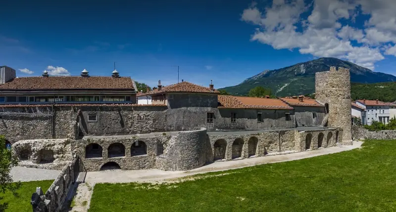 Guided tour: Secrets of the Roman fort of Castro