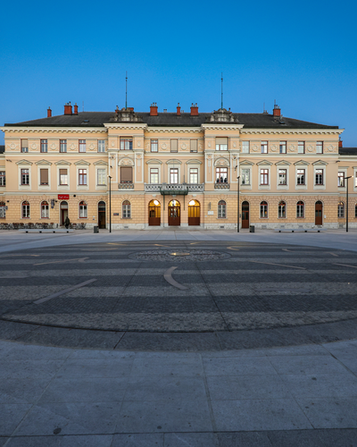 Guided tour of Europe/Transalpina Square