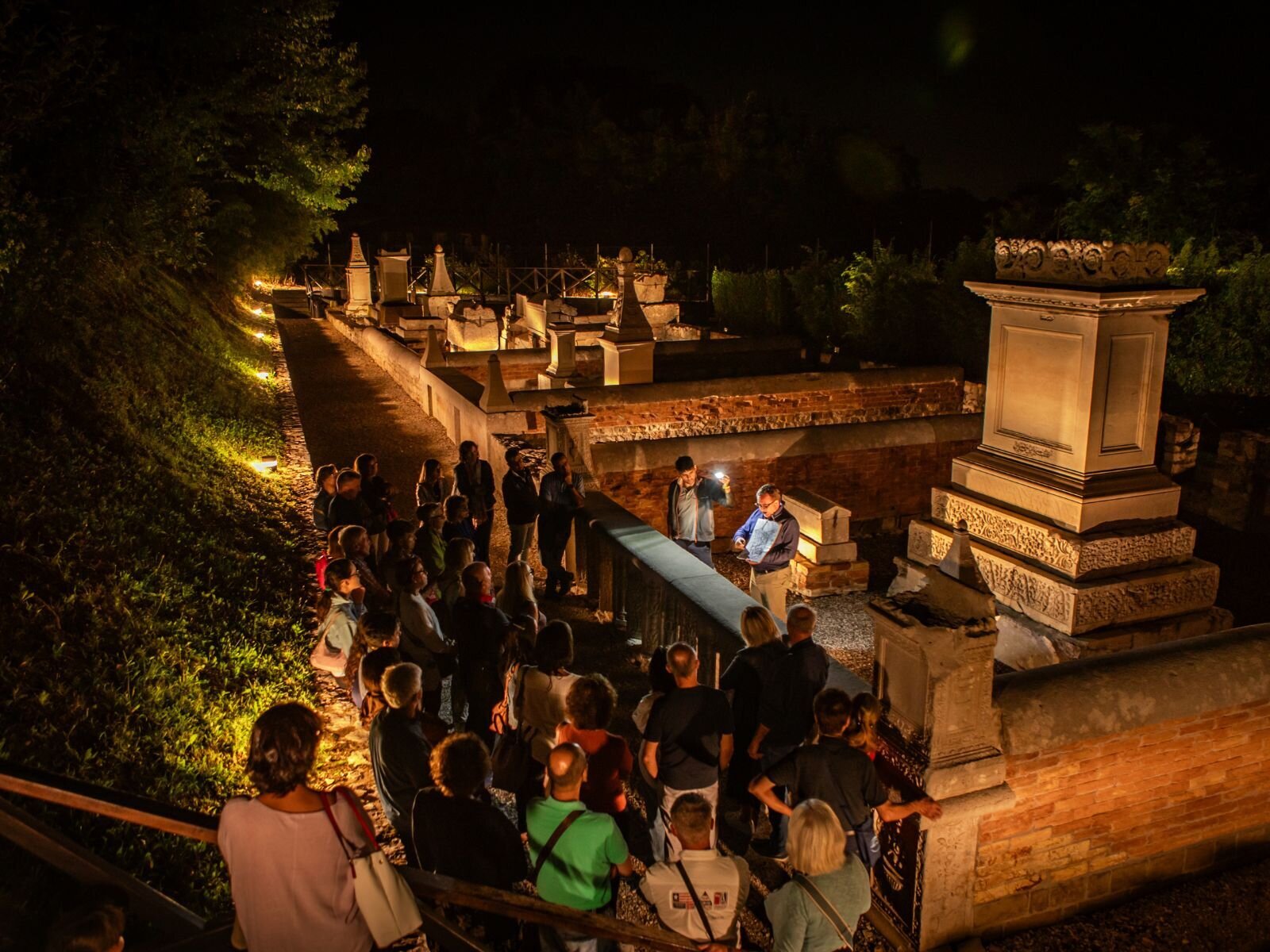 Archeologia al Tramonto: il Sepolcreto romano