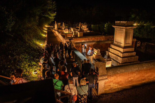 Archaeology at Sunset: walk at the Roman Sepulchre