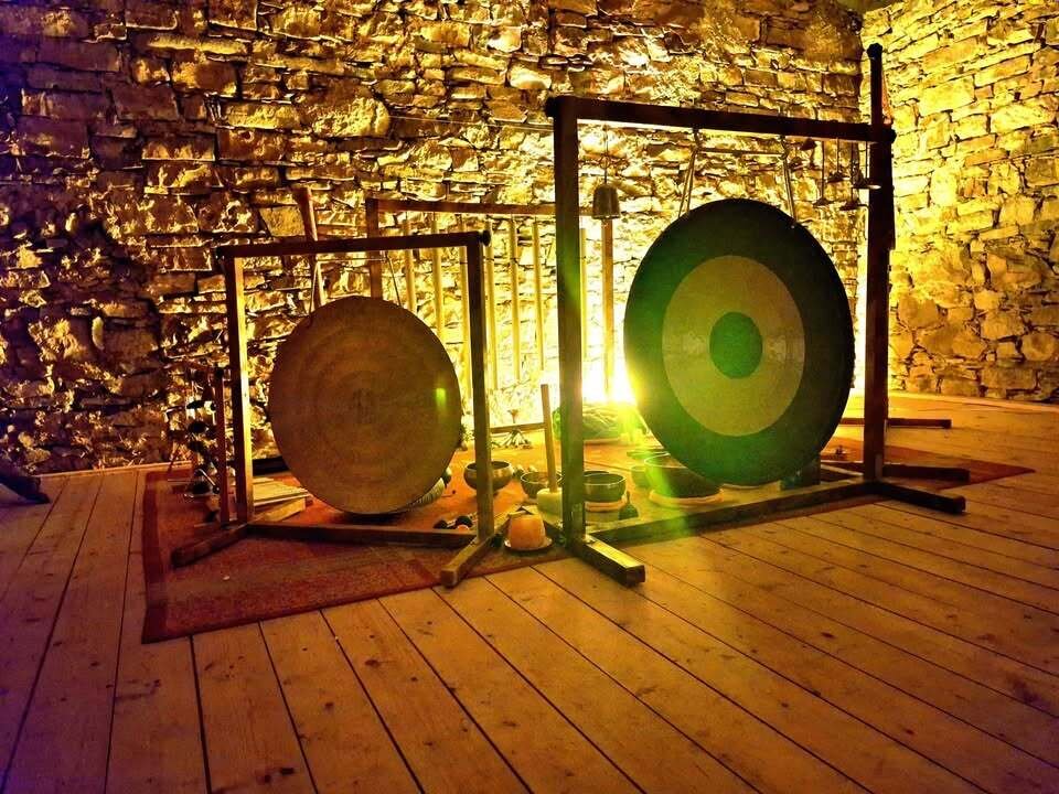 BAGNO SONORO NELL'OSCURITÀ CARSICA