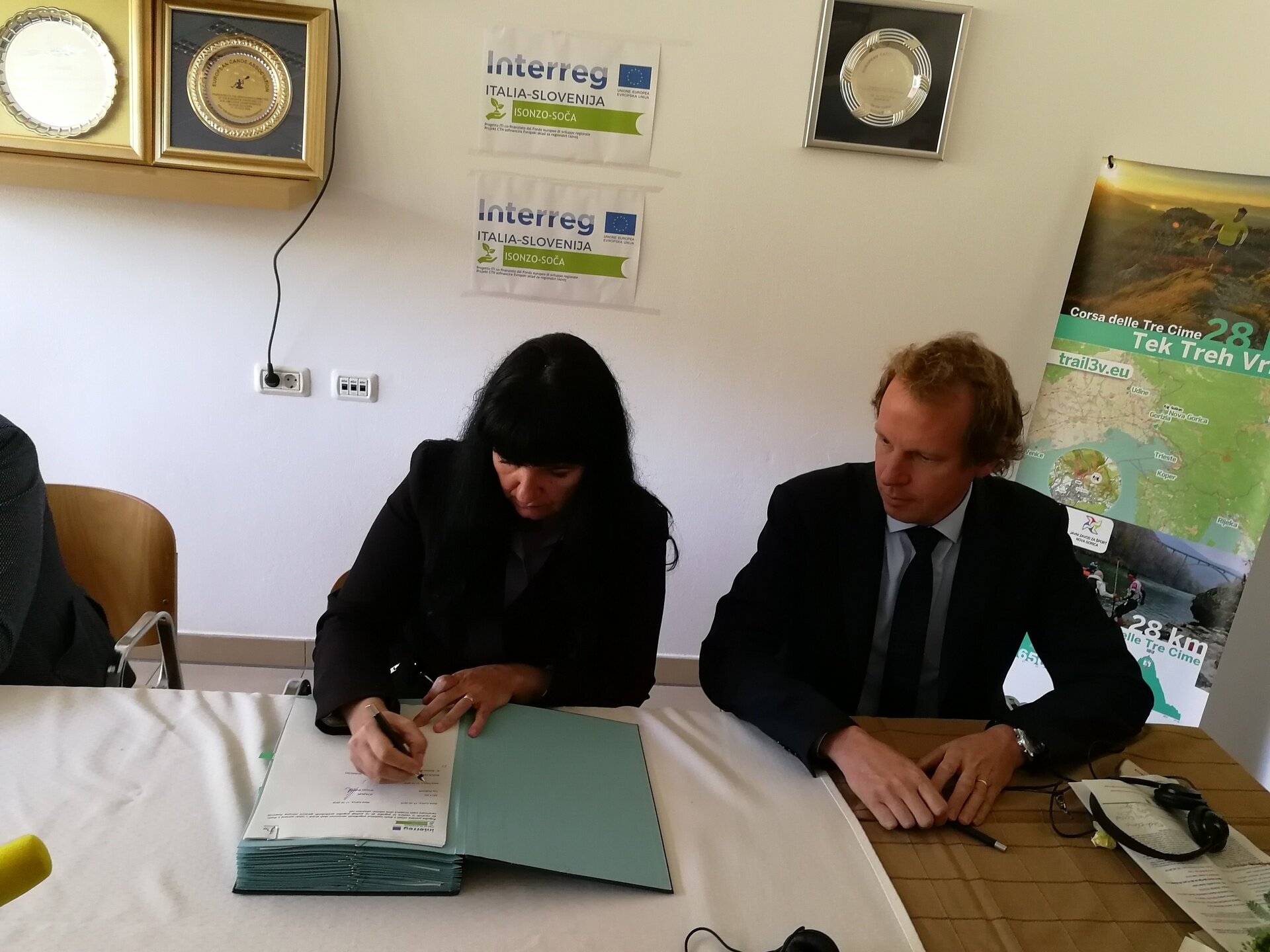The contract for the Isonzo cyclebridge in Solkan/Salcano is signed