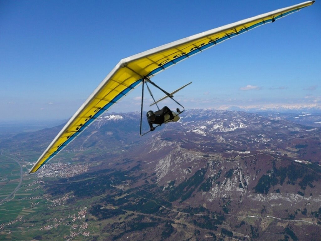 Zmajarska tekma Aeros Winter Race