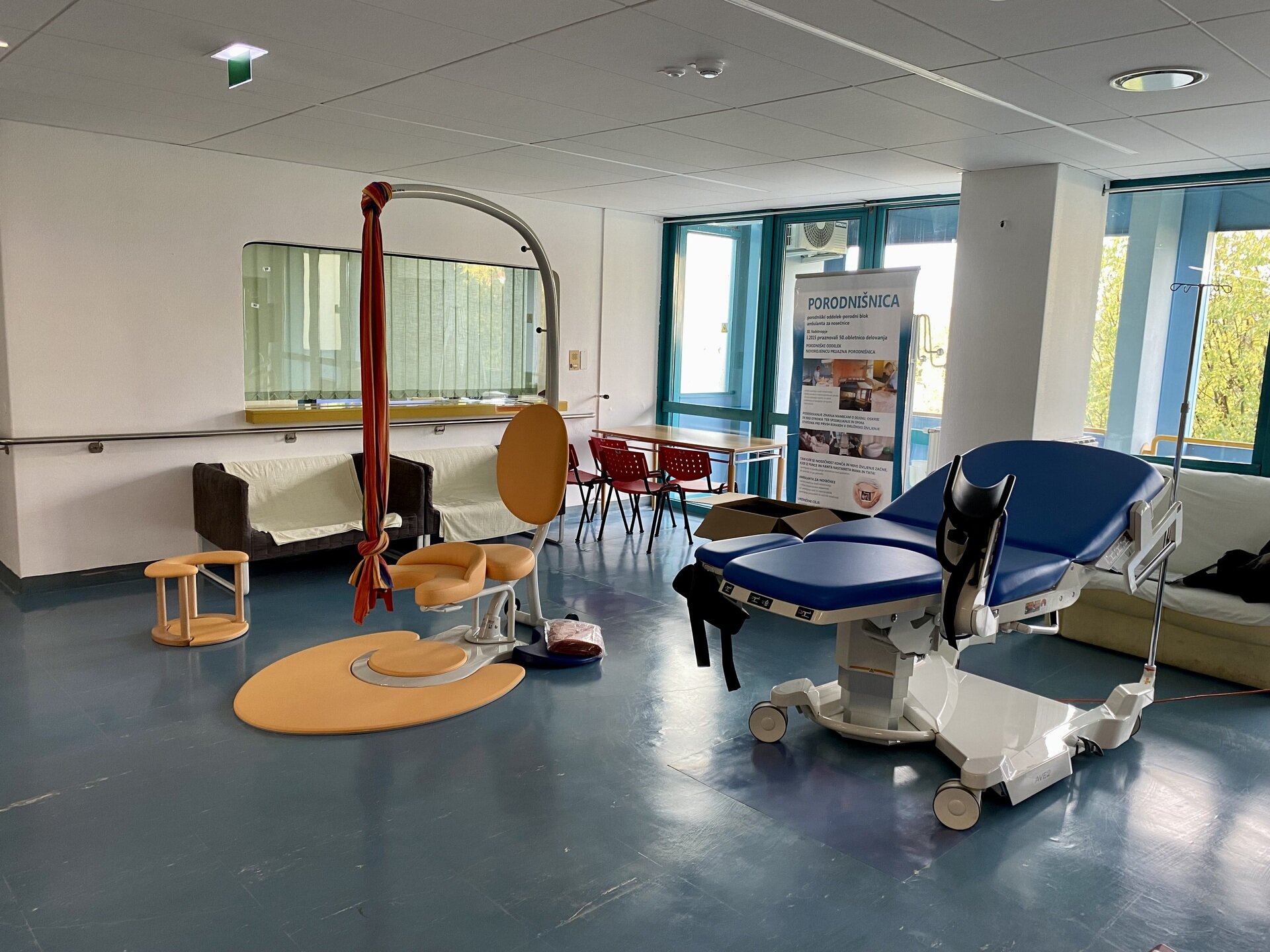 Nel reparto maternità a Šempeter, dopo le nuove stanze, ora anche nuove attrezzature per il parto fisiologico