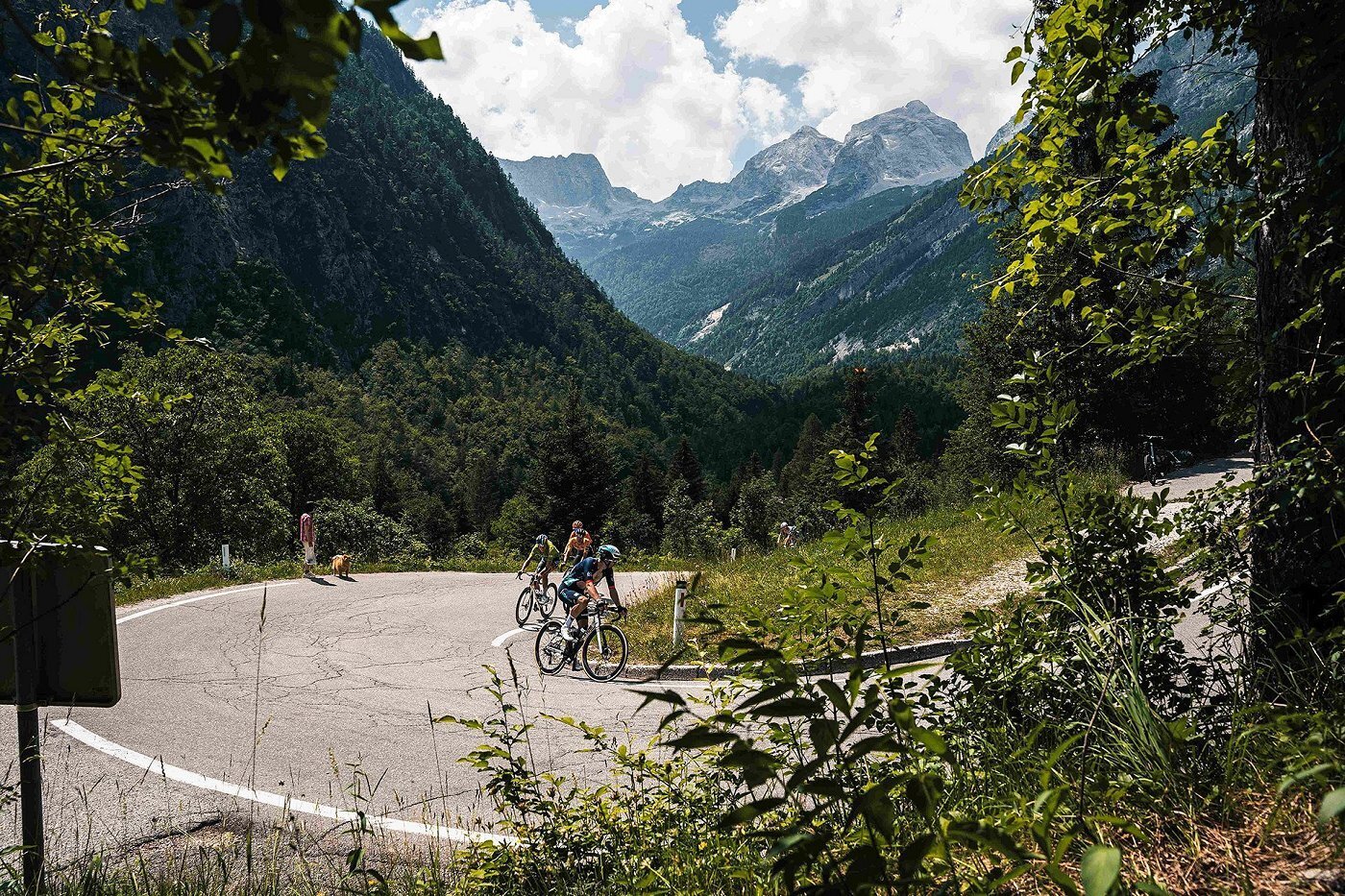 Pedalata di gruppo sul leggendario anello attraverso i passi del Vršič e del Predil
