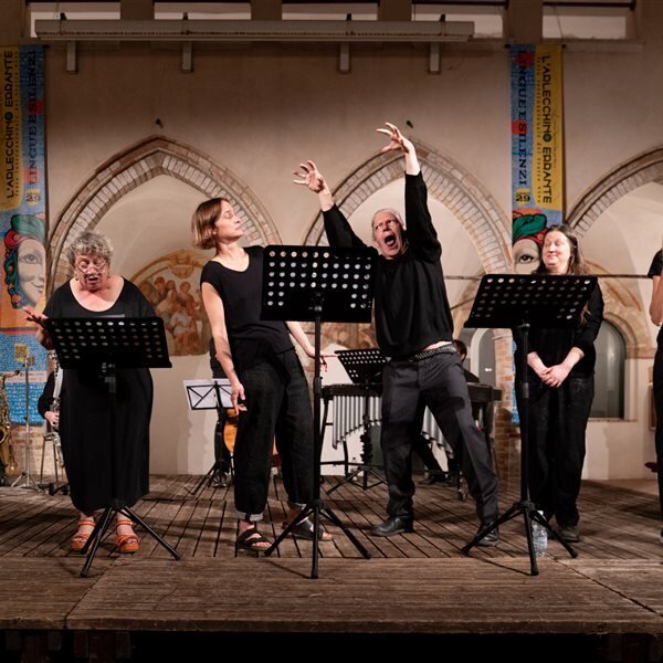 Čezmejno branje in jahanje (Lesen Und Reiten, Branje In Jahanje, Leint E Corint)