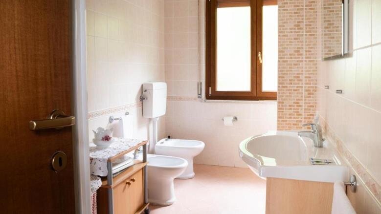 4 CAMERE DIMORA NEL VERDE (VINO, BAGNI NEL TORRENTE) 4 CAMERE DIMORA NEL VERDE (VINO, BAGNI NEL TORRENTE)