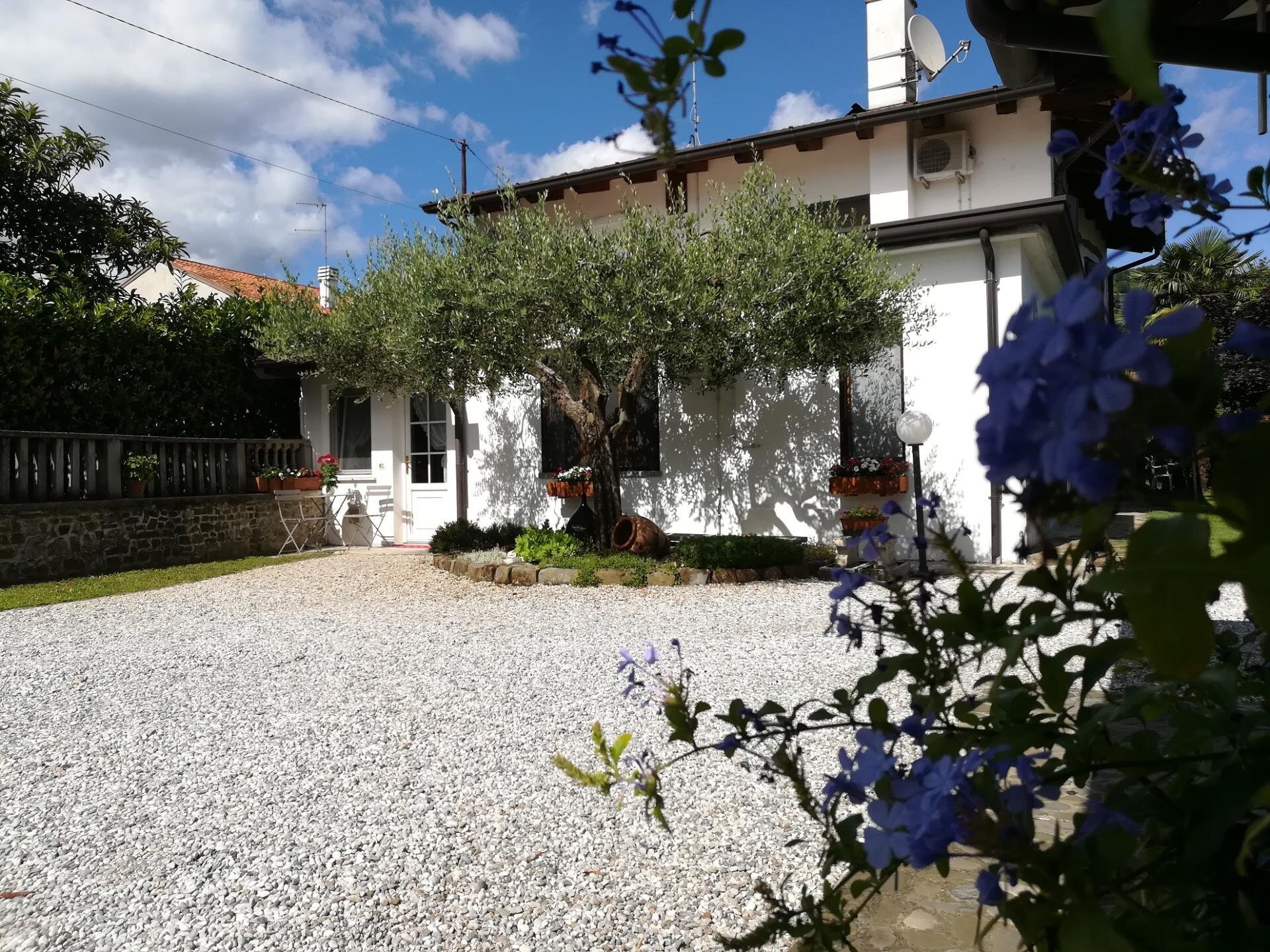 CASA DI LIA CASA DI LIA