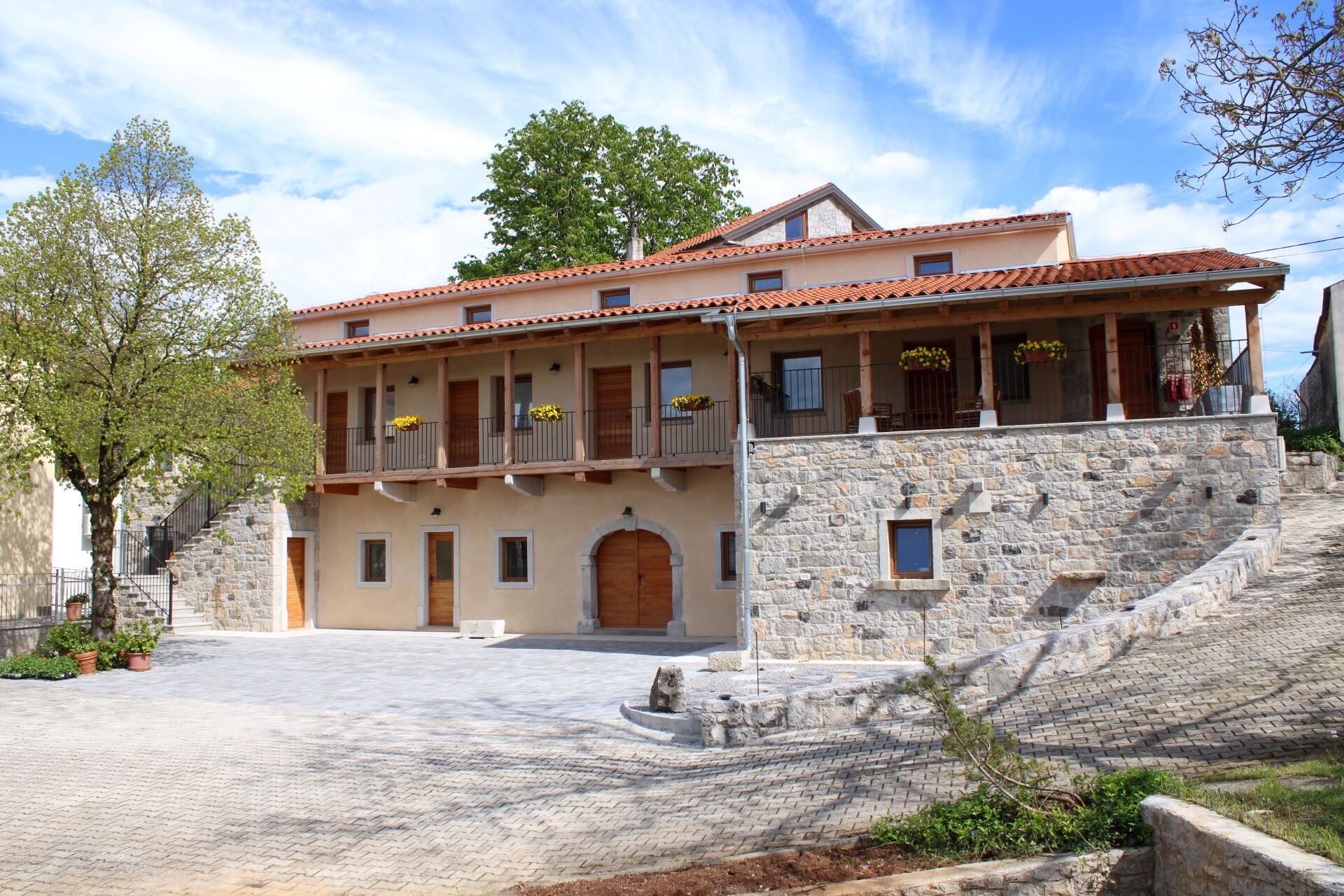 G House G House