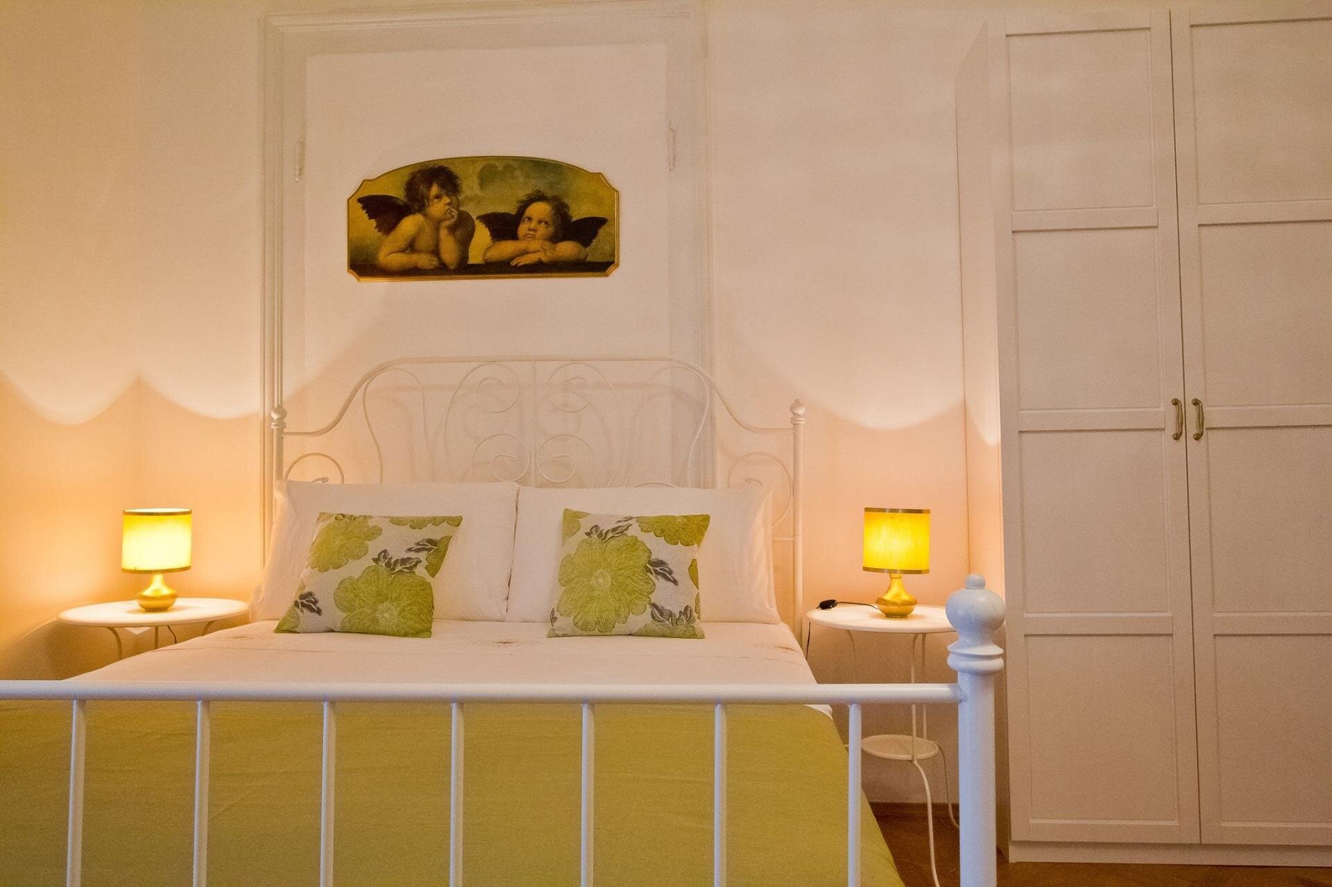 GOLDEN ROOMS GOLDEN ROOMS