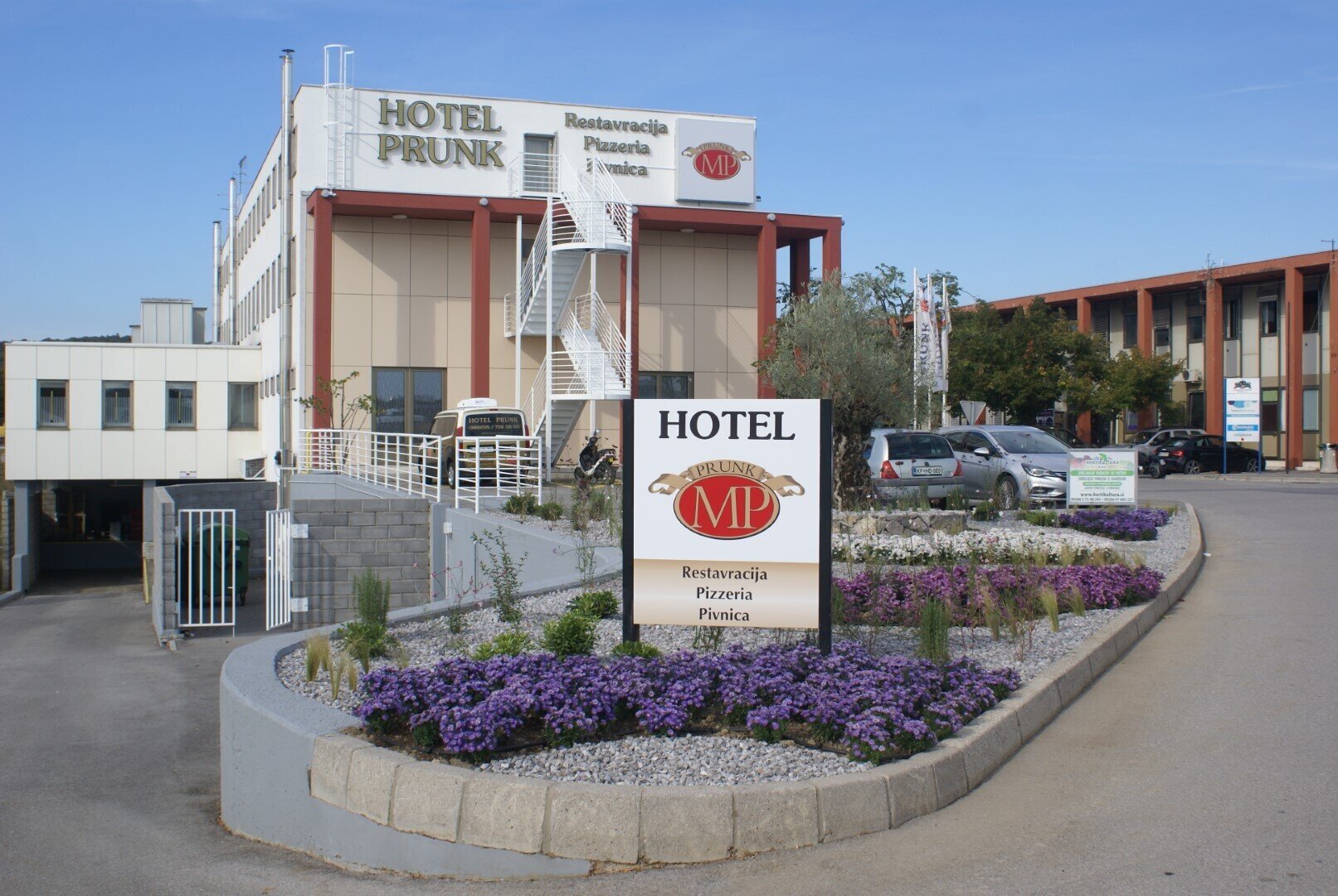 Hotel in restavracija Prunk Hotel in restavracija Prunk