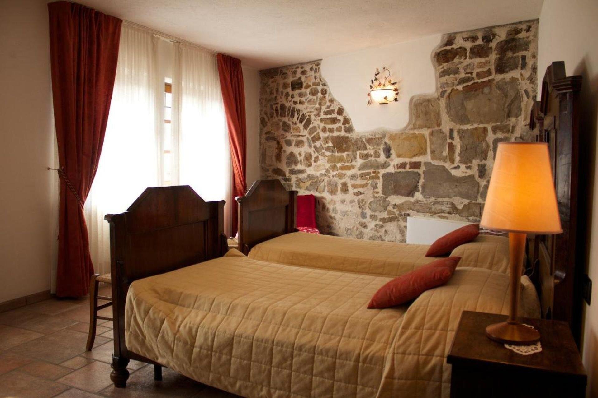 LA CASA DEGLI OSPITI LA CASA DEGLI OSPITI