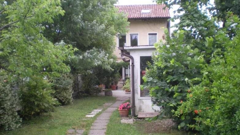 UNA CASA SPECIALE UNA CASA SPECIALE