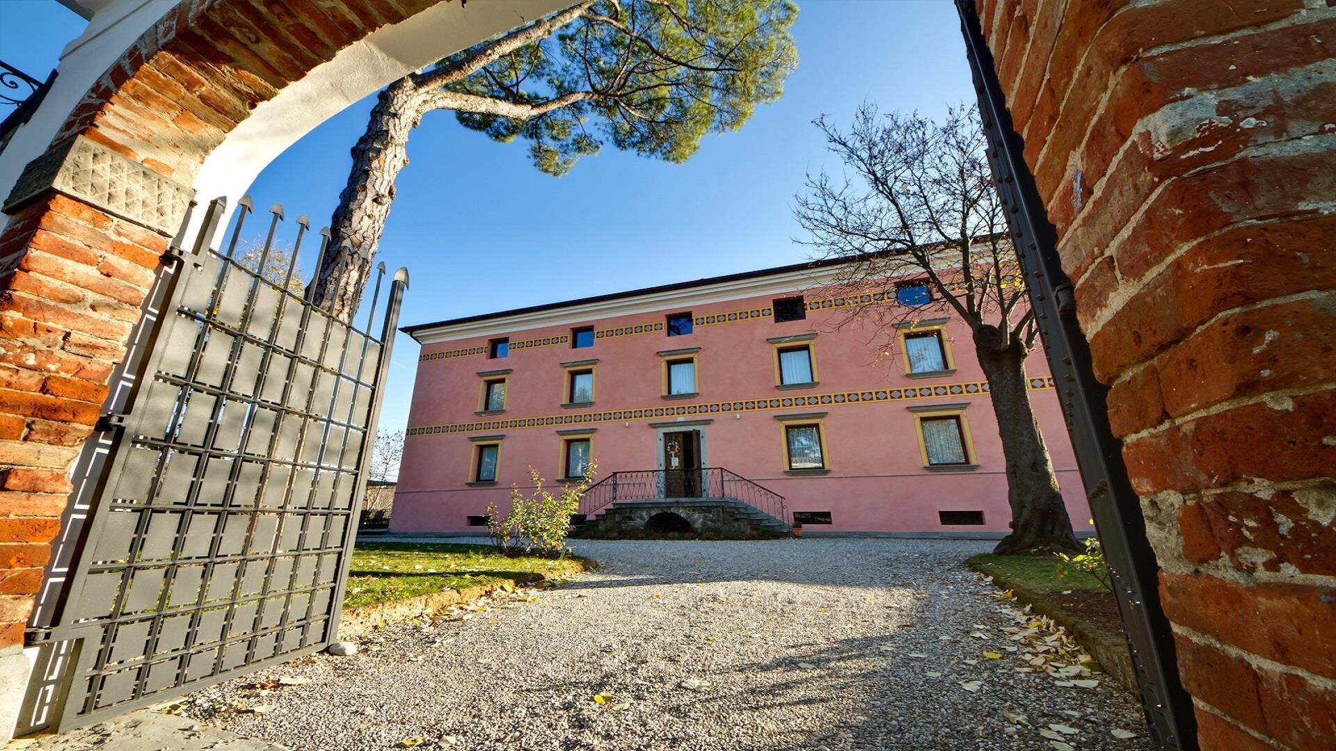 VILLA BUTUSSI VILLA BUTUSSI