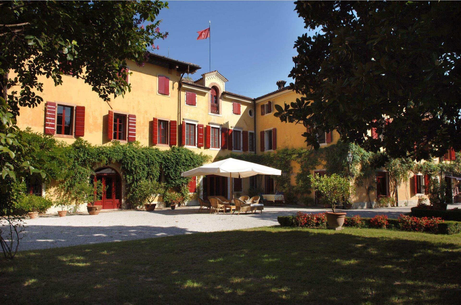 VILLA IACHIA VILLA IACHIA