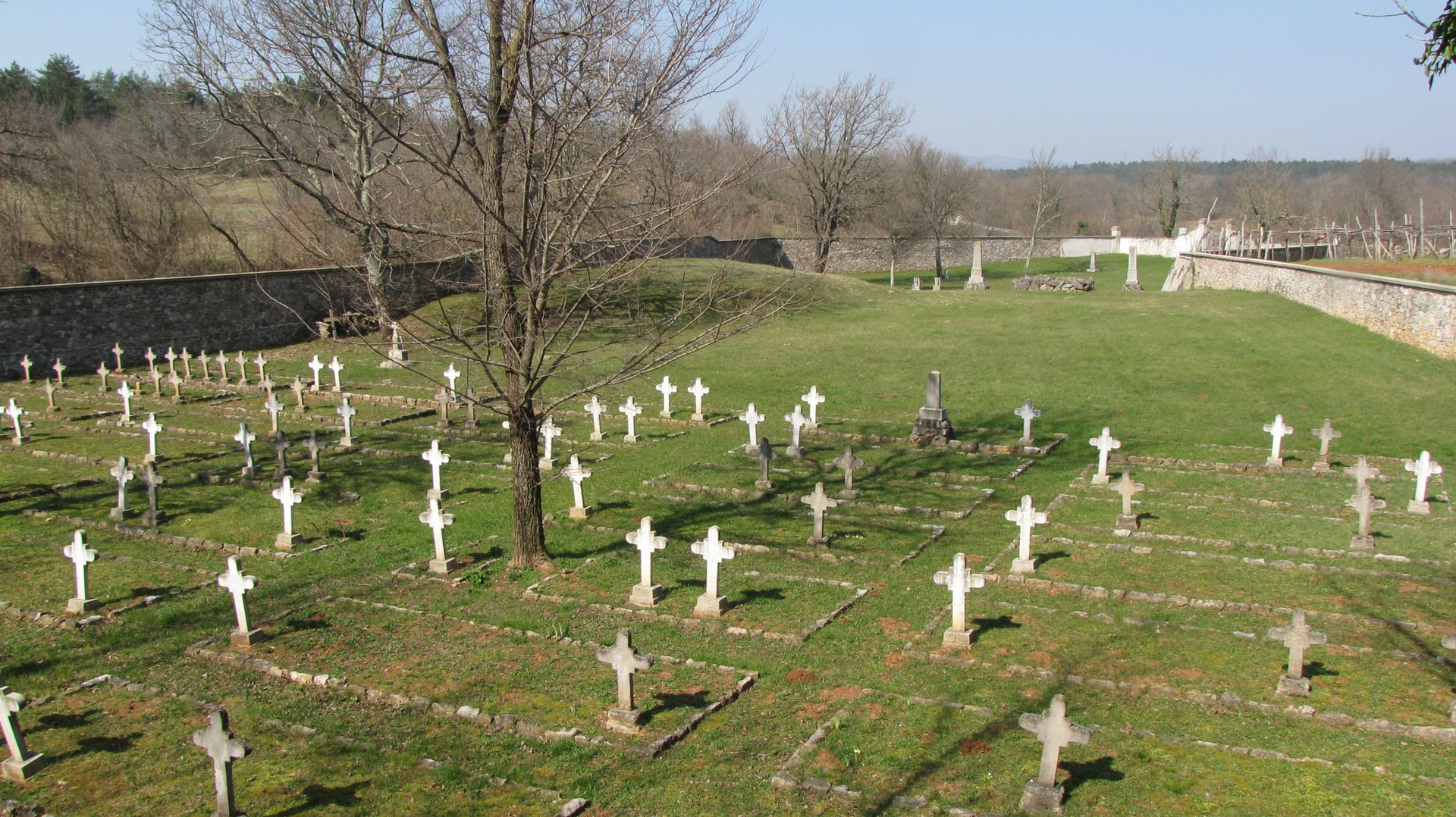 Cimiteri militari austro-ungarici di Brje pri Komnu I, II, III e IV Cimiteri militari austro-ungarici di Brje pri Komnu I, II, III e IV