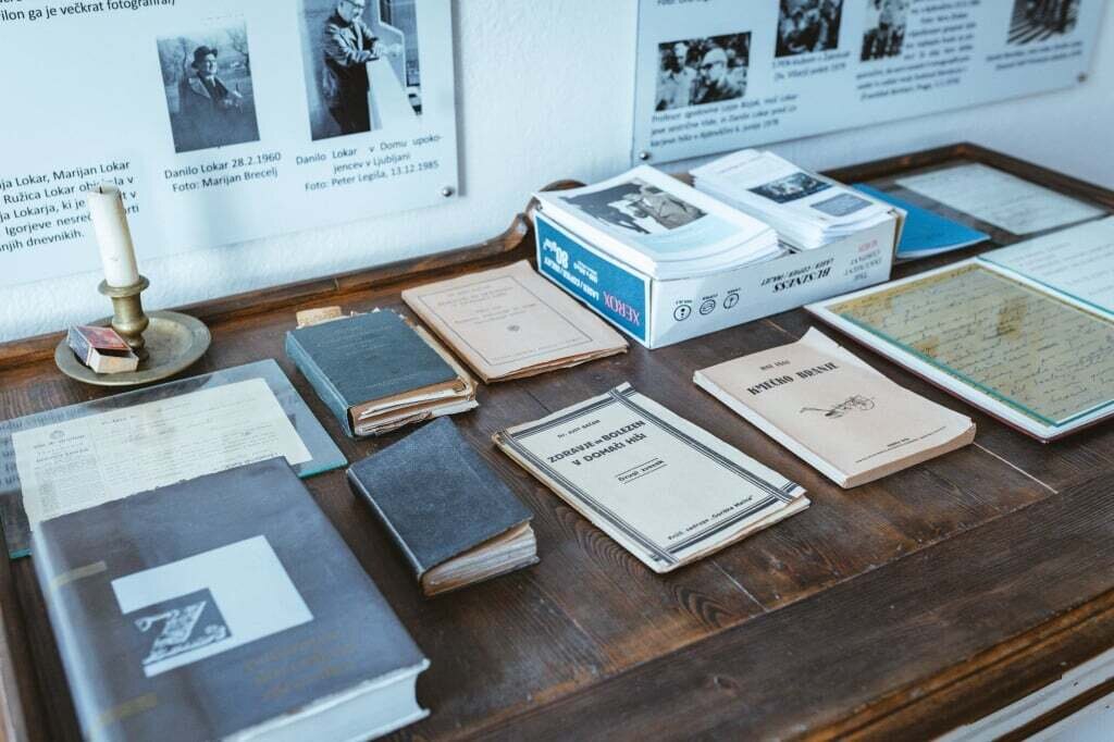 Files 12071 Cache C Prw Lokarjeva Spominska Soba7 Avtor Tamara Vidmar Prucka C Prw