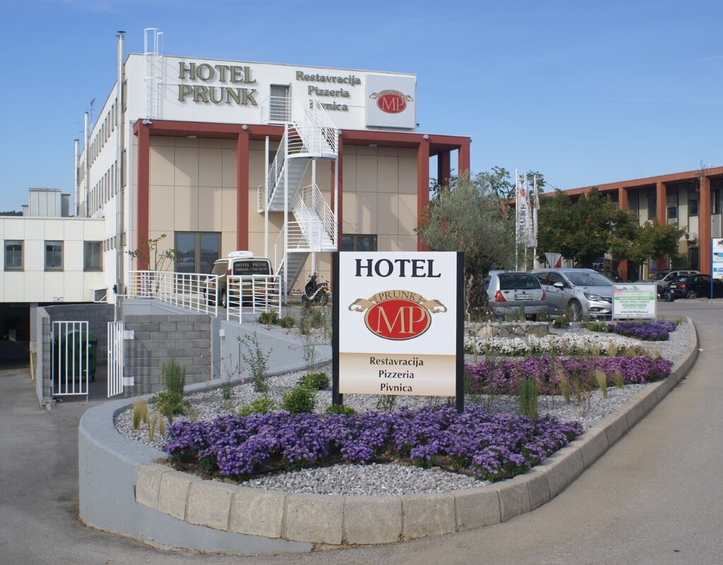 Upload Gallery 104 Hotel In Restavracija Prunk 1