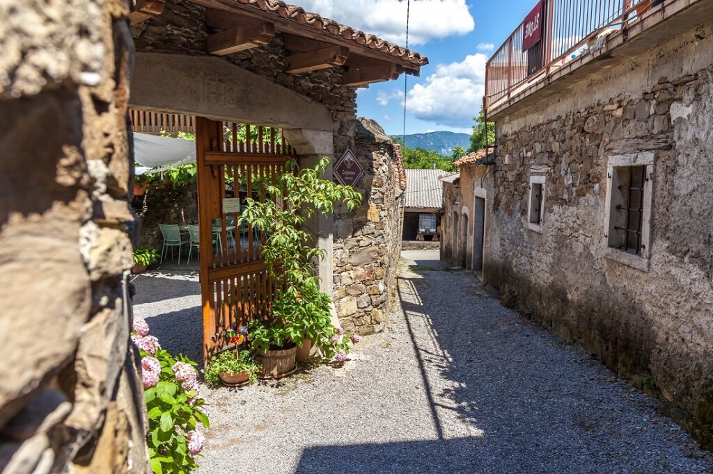 Files 12071 Cache C Prw 0814 Slovenia Vipavavalley Danieljamesclarke67eff4362f682 C Prw