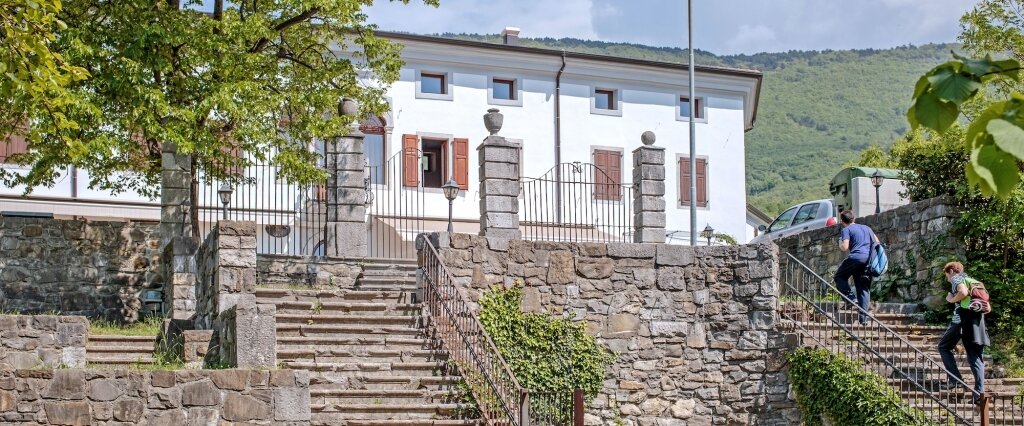 Ozeljan Castle
