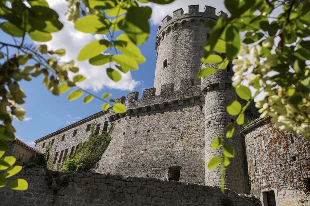 Files 12071 Cache C Prw Grad Rihemberk Fmateja Pelikan 161029 C Prw