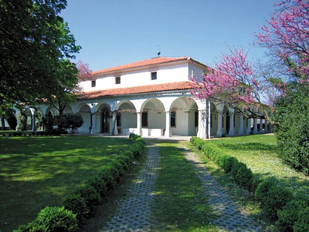 Zemono Manor House