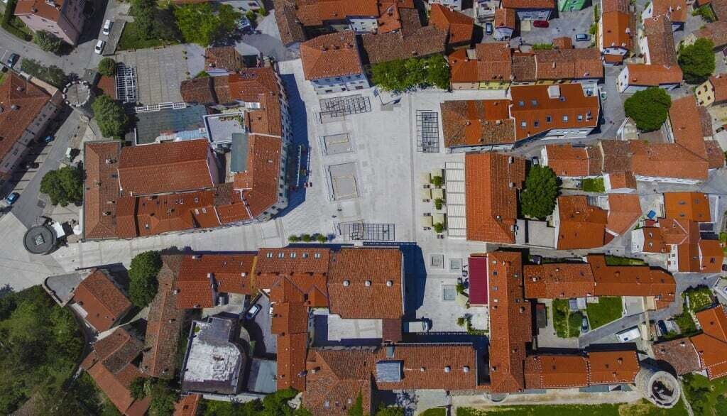 Files 12071 Cache C Prw Lavricev Trg Ajdovscina 2web67efd8218849c C Prw