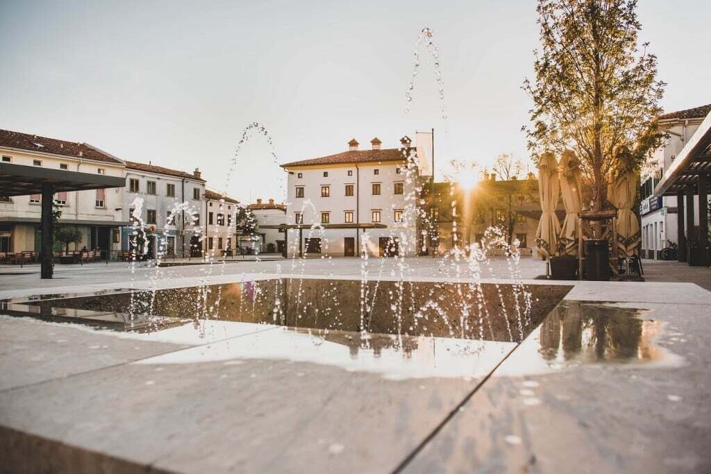 Files 12071 Cache C Prw Fpi Ajdovscina Lavricev Trg 33 Of 32 Web C Prw