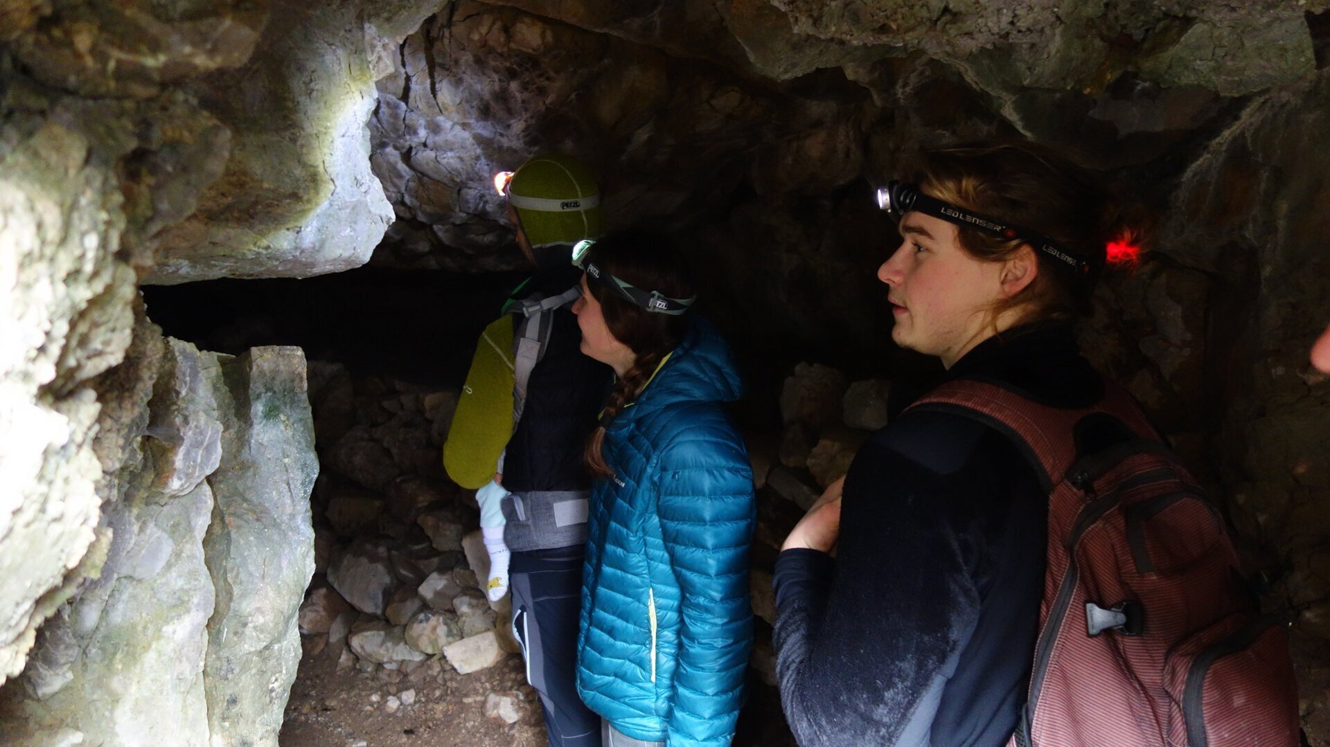 Between war and peace in Karst 