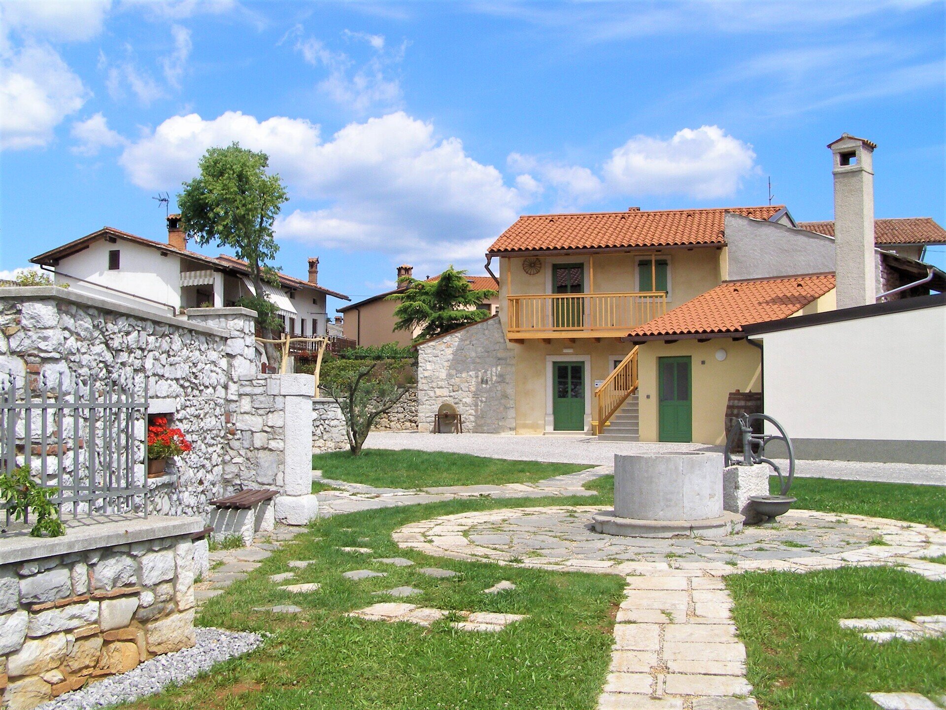 Hiša opajske tradicije