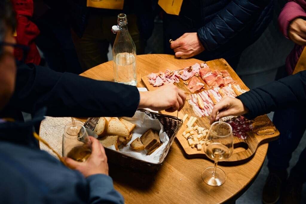 Files 12071 Cache C Prw Slap Odprtihrami 021 Manjsa C Prw