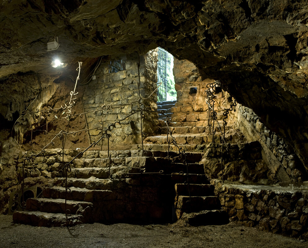 Guided tours of the caves